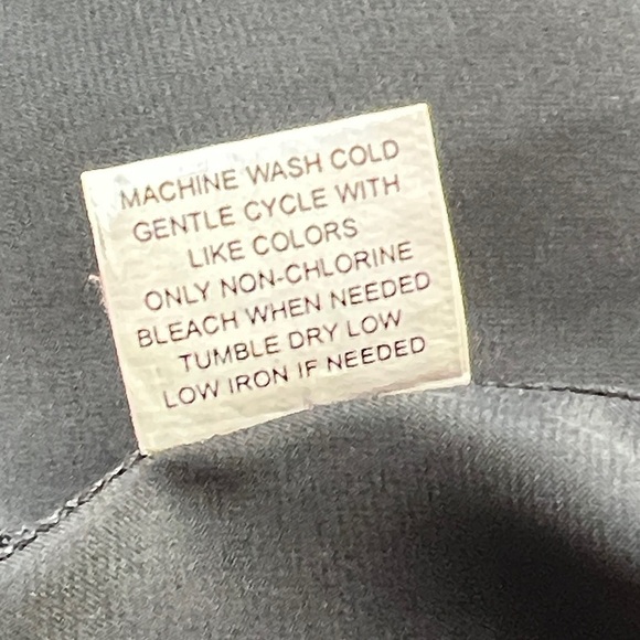 Notations Black Sleeveless Blouse - Picture 7 of 7